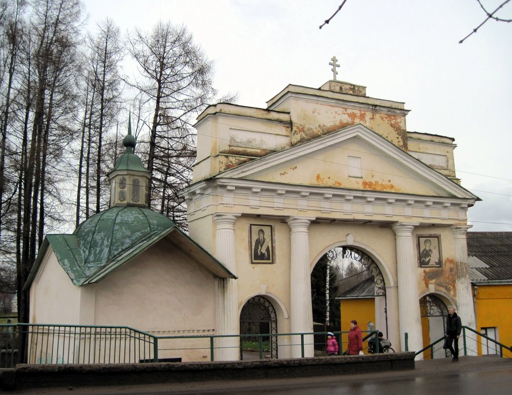 Ворота в Тихвинский Богородичный Успенский мужской  монастырь. - Ирина ***