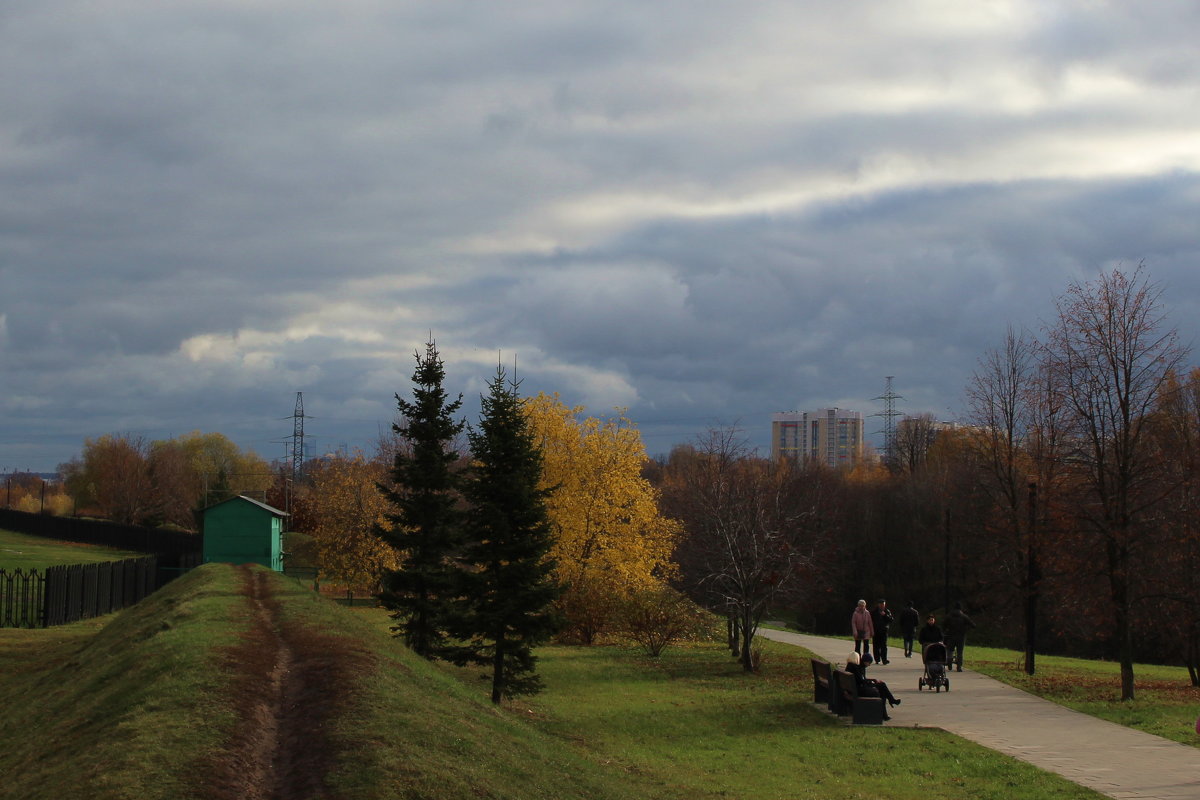Осень в парке - Людмила Монахова
