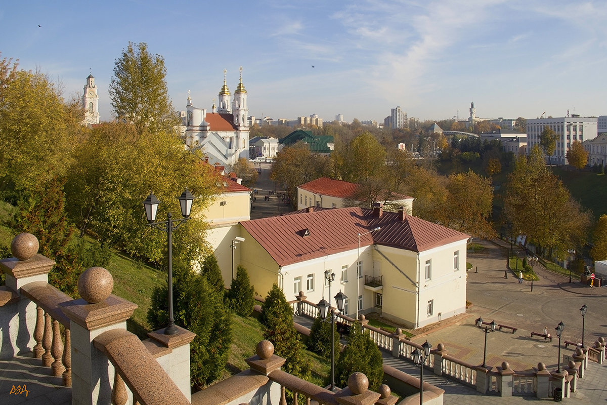 *** - Роланд Дубровский