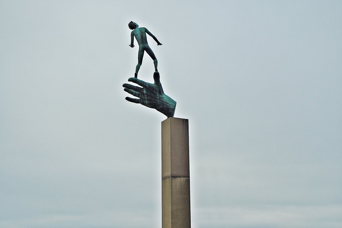 "Рука Бога" 1953г  парк Миллеса Стокгольм - wea *