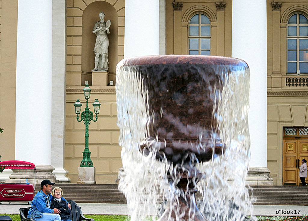 фонтан-игра воды и фигура - Олег Лукьянов
