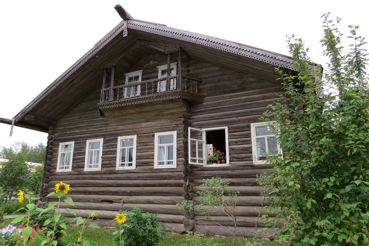 Дом с балконом - Вера Щукина