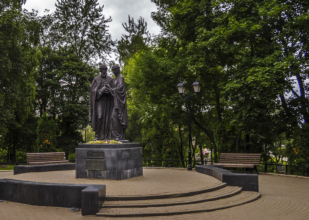 Памятник Петру и Февронии - Сергей Цветков