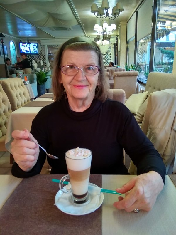 В кафе - Svetlana Lyaxovich