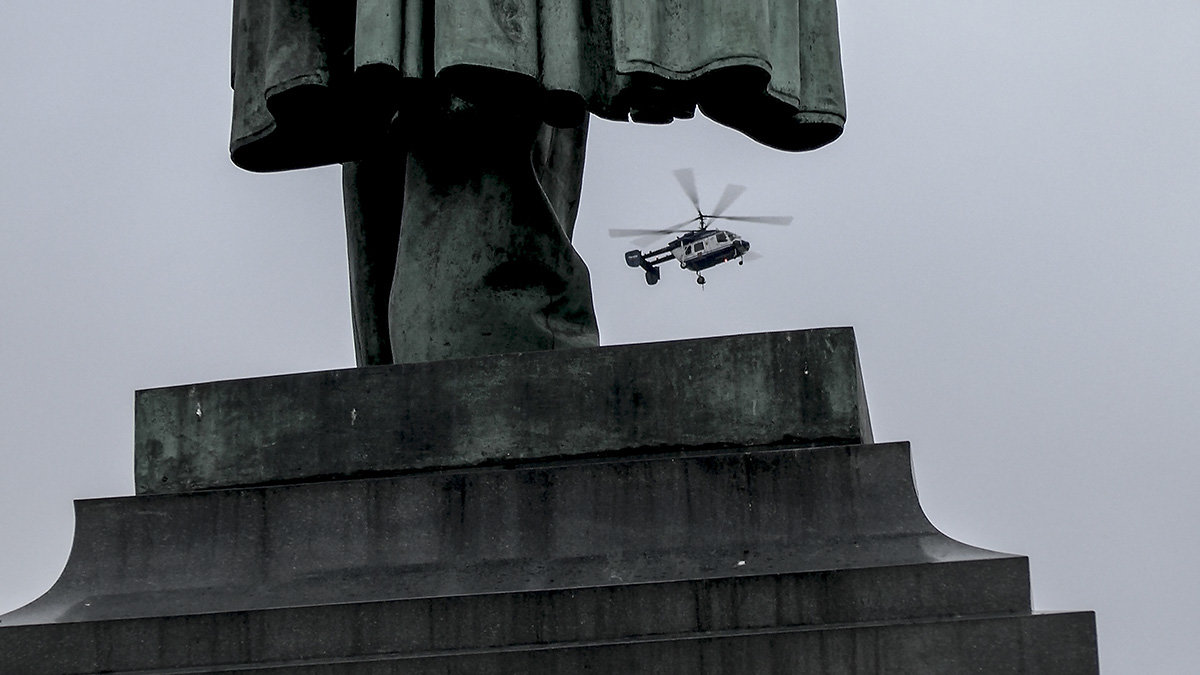 Полицейский вертолёт над Пушкинской площадью. - Игорь Олегович Кравченко