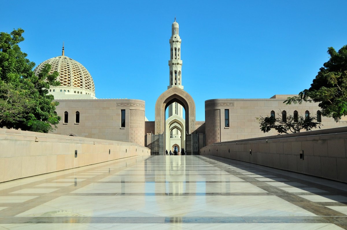 главный вход центральной мечети столицы Маскате - Георгий А