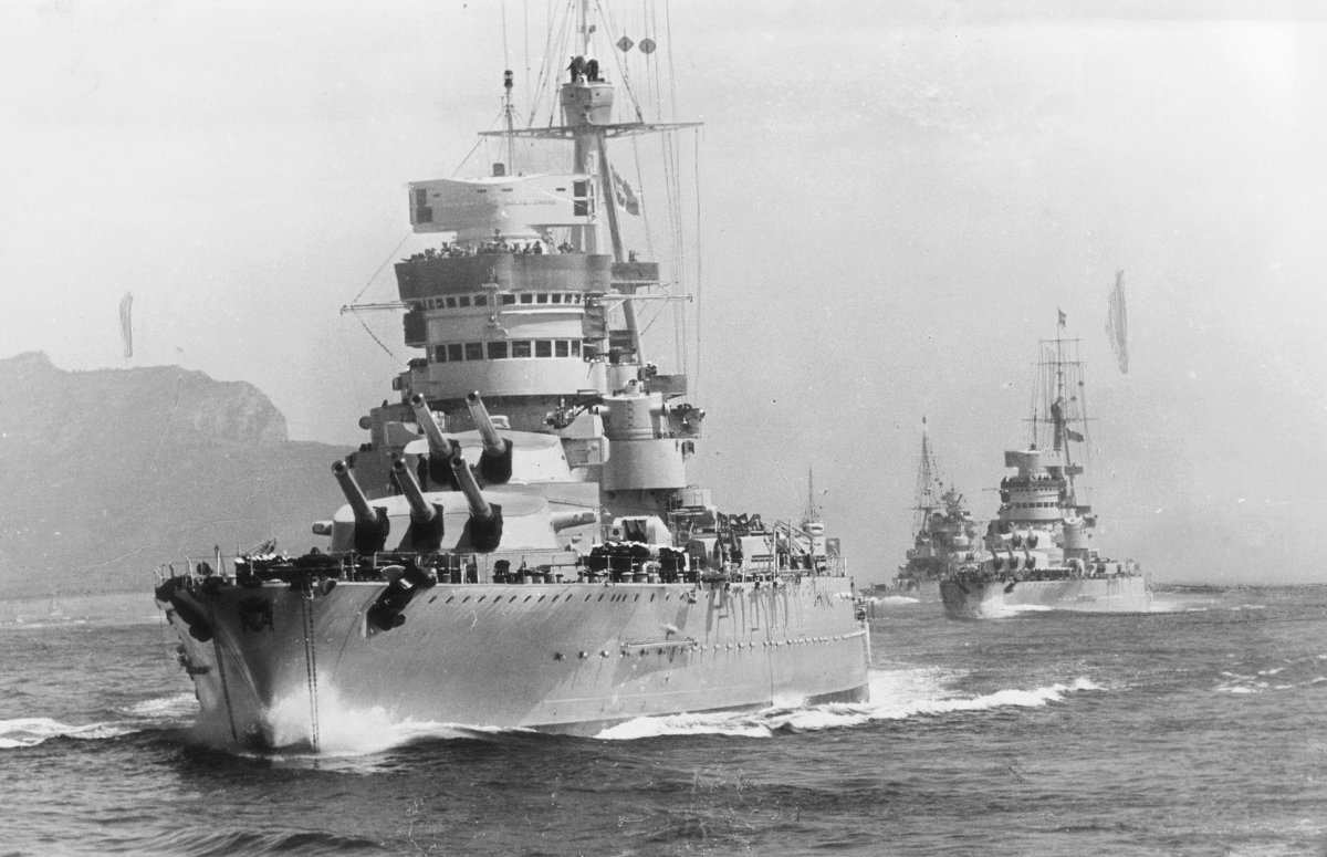 Italian battleship "Cavour", "Giulio Cesare", 11.07.1940. - Александр 