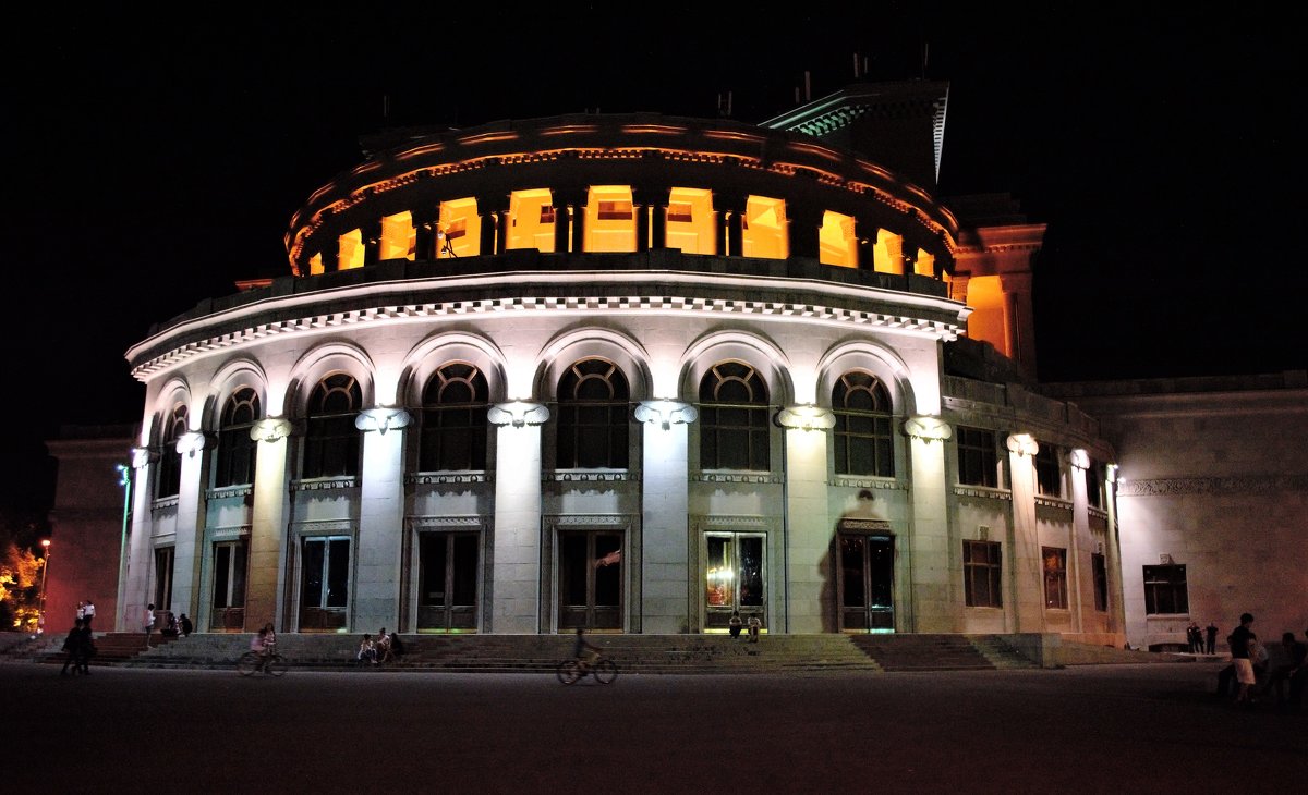Здание оперы, Армения - Arman S