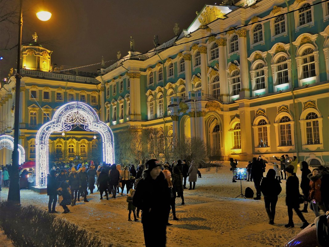Праздничные гуляния у Зимнего Дворца... - Sergey Gordoff