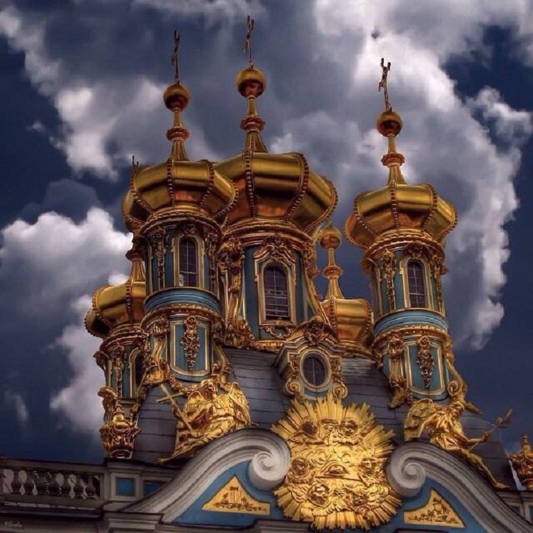 "Купола в России кроют чистым золотом — чтобы чаще Господь замечал." - Ирэн 
