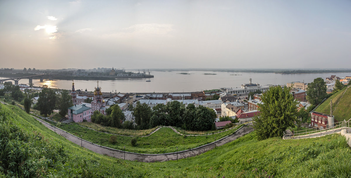 2016.07.24_3775-79  Н.Новгород. Панорама-2 raw 1280 - Дед Егор 