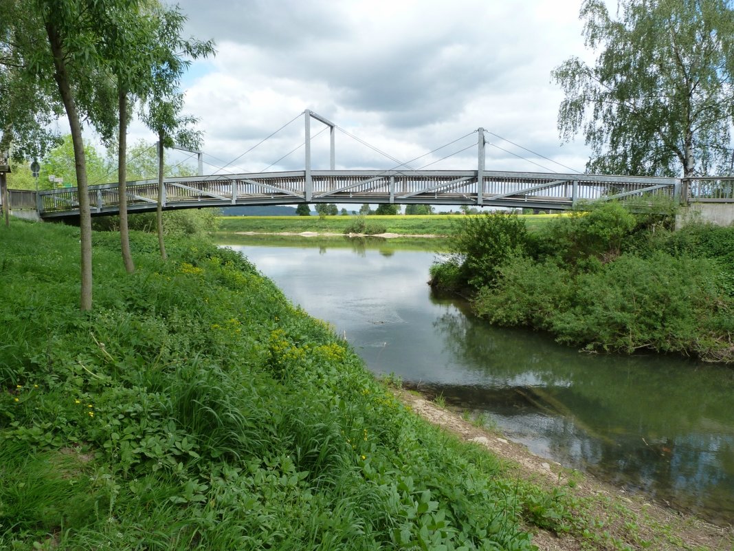 небольшой мост через небольшую реку - Heinz Thorns