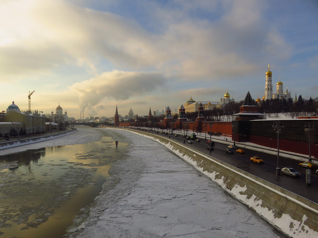 Пересекая Москворецкий мост (вариации на тему) - Андрей Лукьянов
