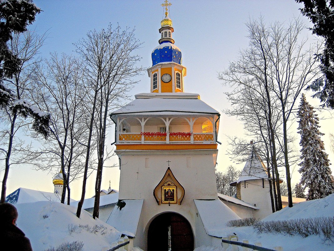 Петровская башня Псково-Печерского монастыря - Leonid Tabakov