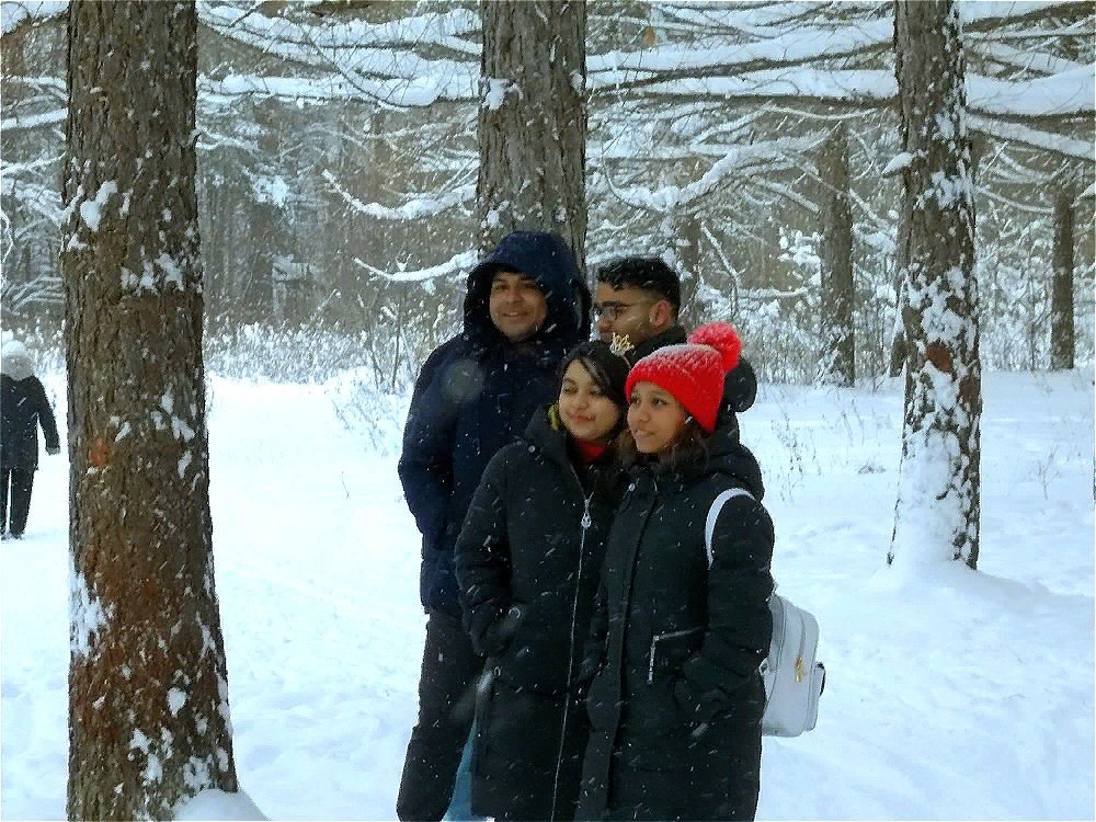 Заморские студенты на фоне снегов России) - лоретта 