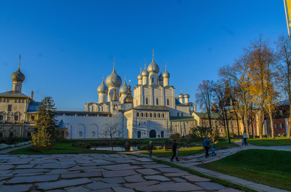 Тихо в кремле на пруду - Алексей Ларин