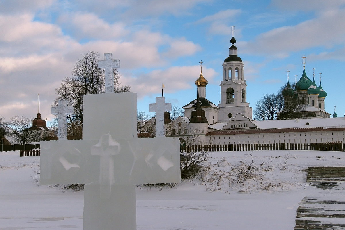 Возле ледяного креста и Крещенской проруби, на Волге у Толгского монастыря, 18 января 2019 - Николай Белавин