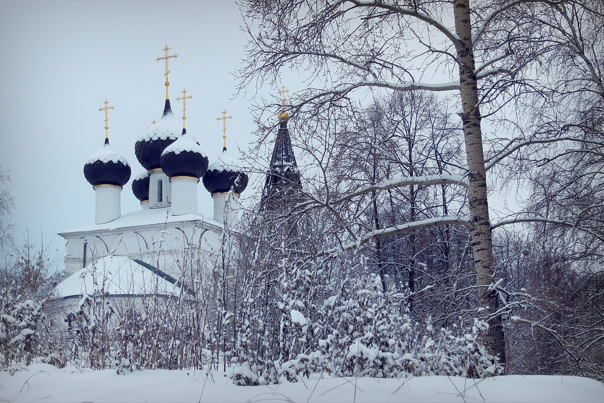 Морозное утро Норской слободы, возле Троицкой церкви Ярославля - Николай Белавин