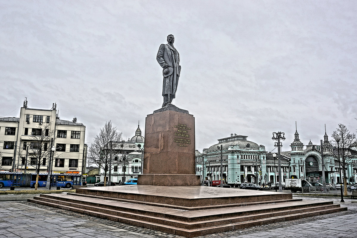 Памятник Горькому у Белорусского вокзала - Алексей Виноградов