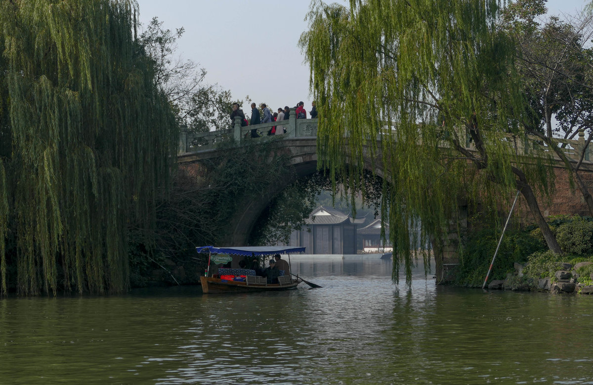 Один из множества мостов на оз.Сихо (Китай) - Юрий Поляков