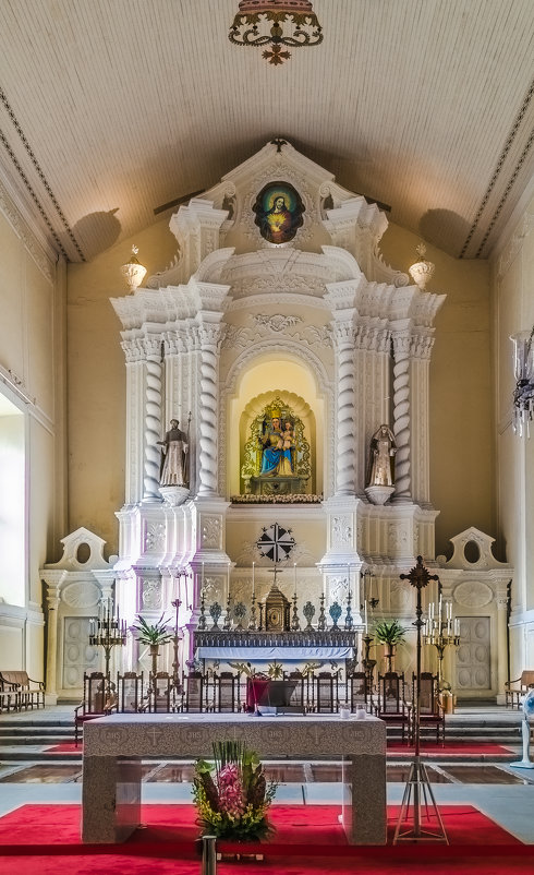 Интерьер церкви святого Доминика в Макао. - Edward J.Berelet