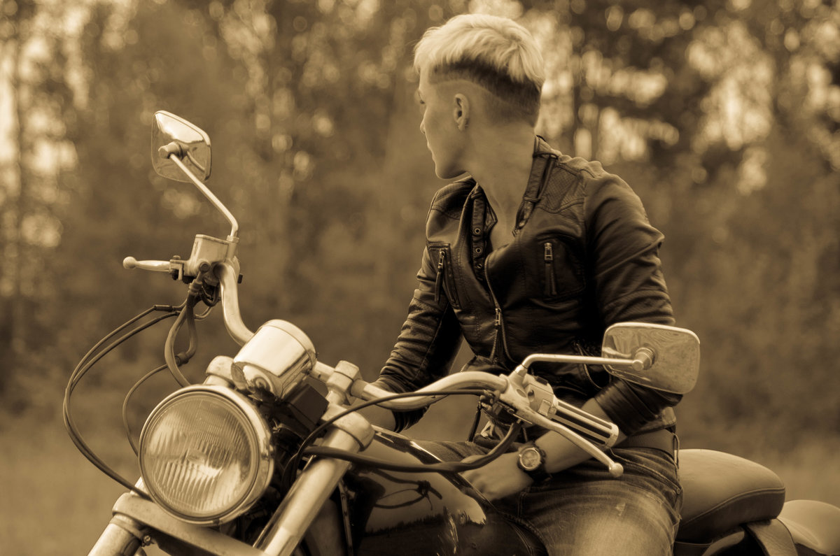 Таня на мотоцикле - Илья Браславец