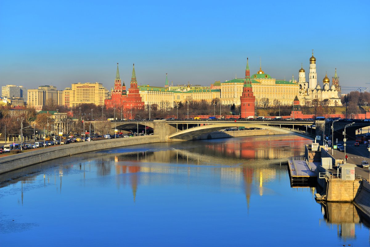 Вид на Кремль с Патриаршего моста - Константин Анисимов