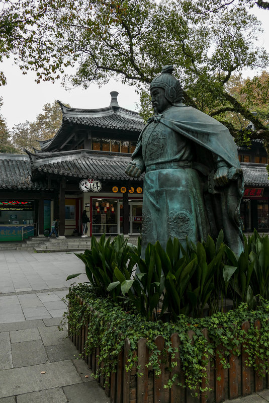 Бронзовая статуя генерала Юэ Фэй (1103-1142 гг.) в г.Ханчжоу (Китай). - Юрий Поляков