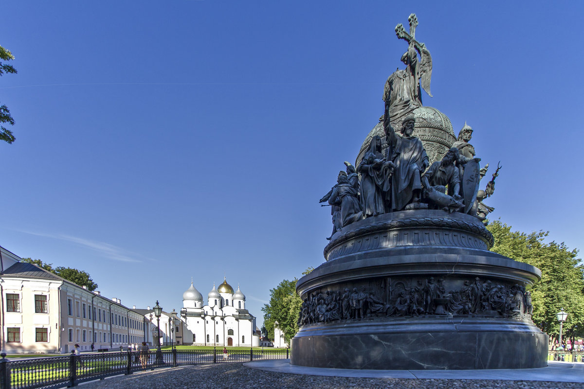 2017.08.15_0089-2 В.Новгород. Кремль. Памятник 1000-летия России 1920 - Дед Егор 