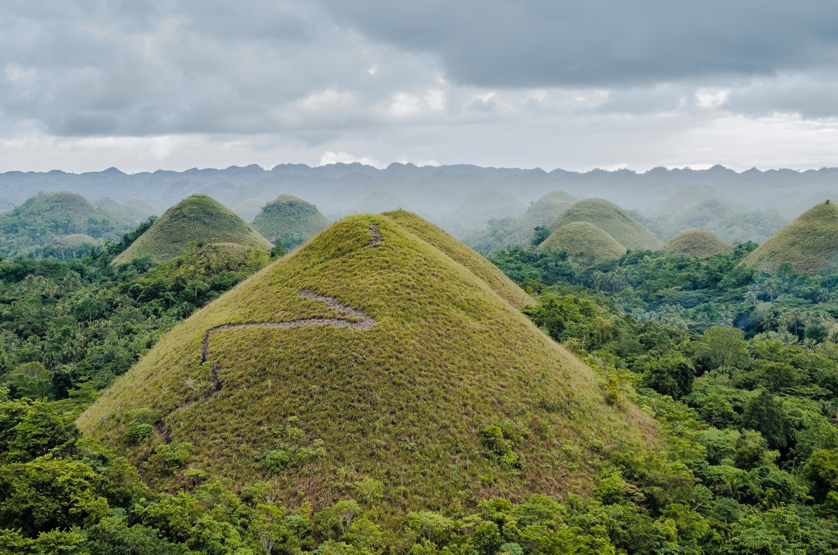 Шоколадные холмы, остров Бохол, Филиппины. - Edward J.Berelet