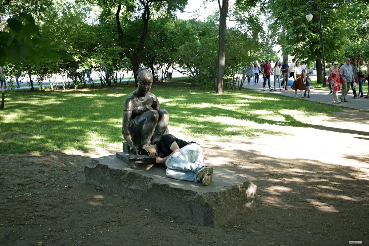 В парке - Алла Жаркова
