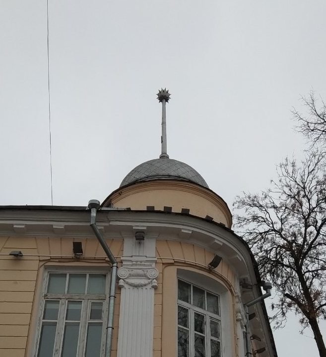 Интересный шпиль на крыше Художественной школы - Галина Бобкина