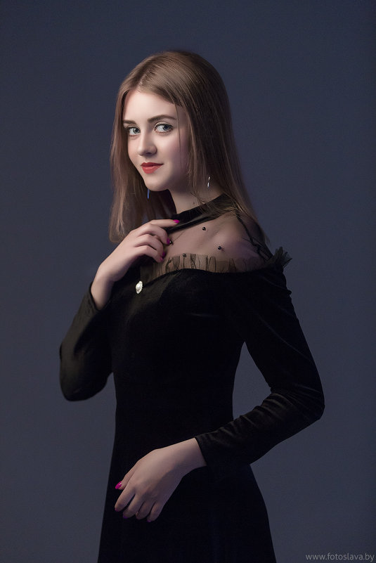 Девушка в черном платье (144 фото)