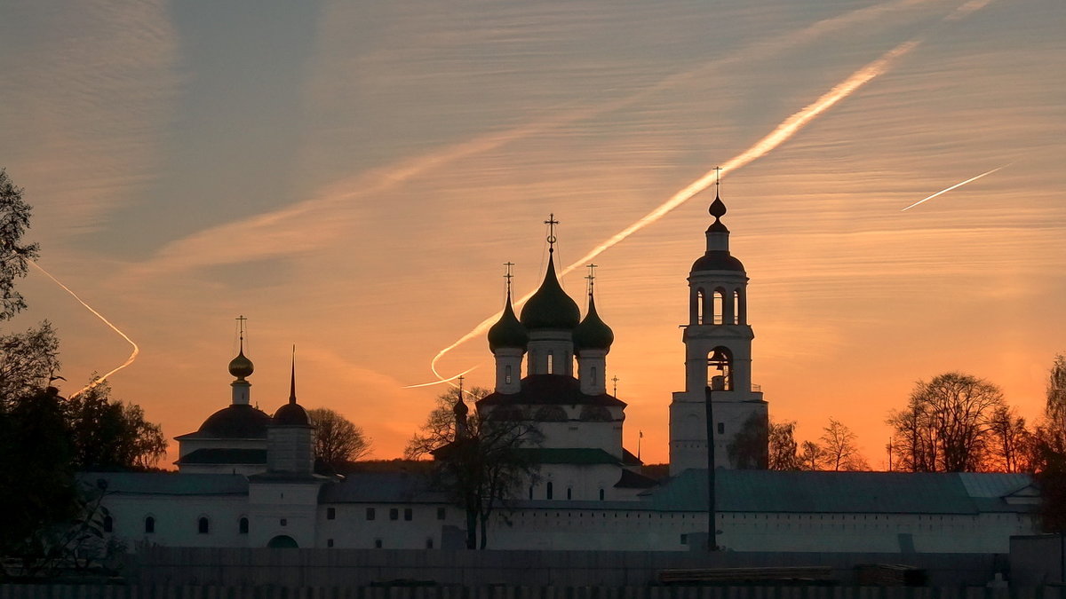 Живописный закат над Толгским монастырем - Николай Белавин
