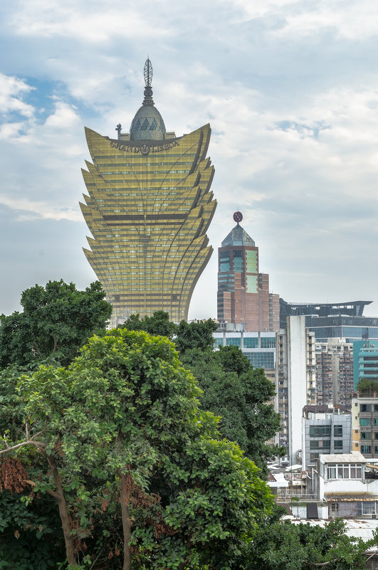 Казино-отель Grand Lisboa в Макао. - Edward J.Berelet