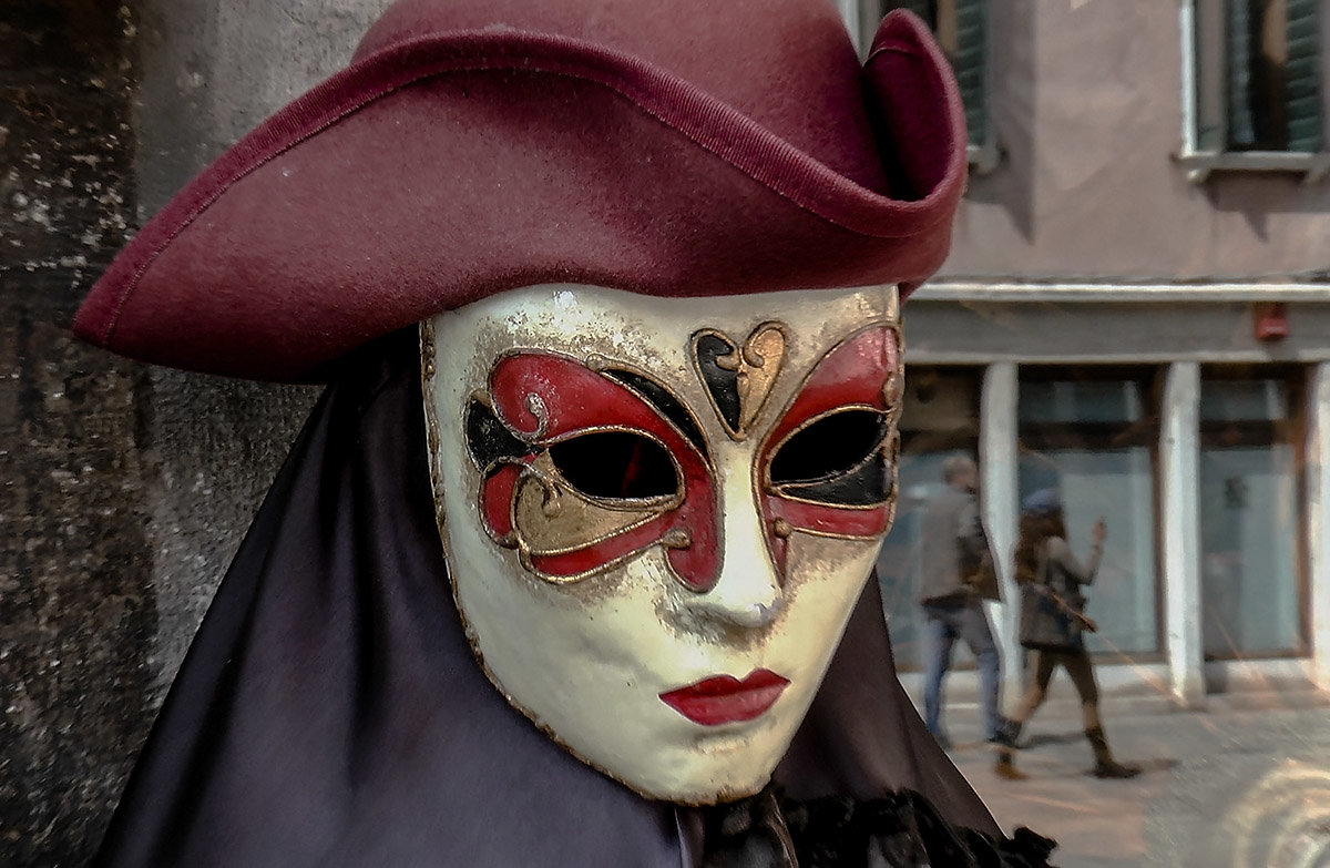 Venezia. Maschera di Carnevale in Campo San Toma. - Игорь Олегович Кравченко