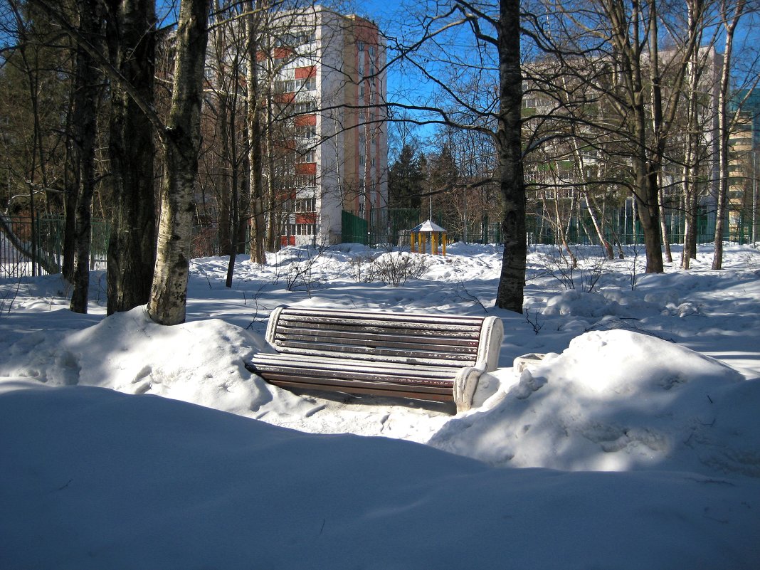 Одинокая скамейка - aleks50 