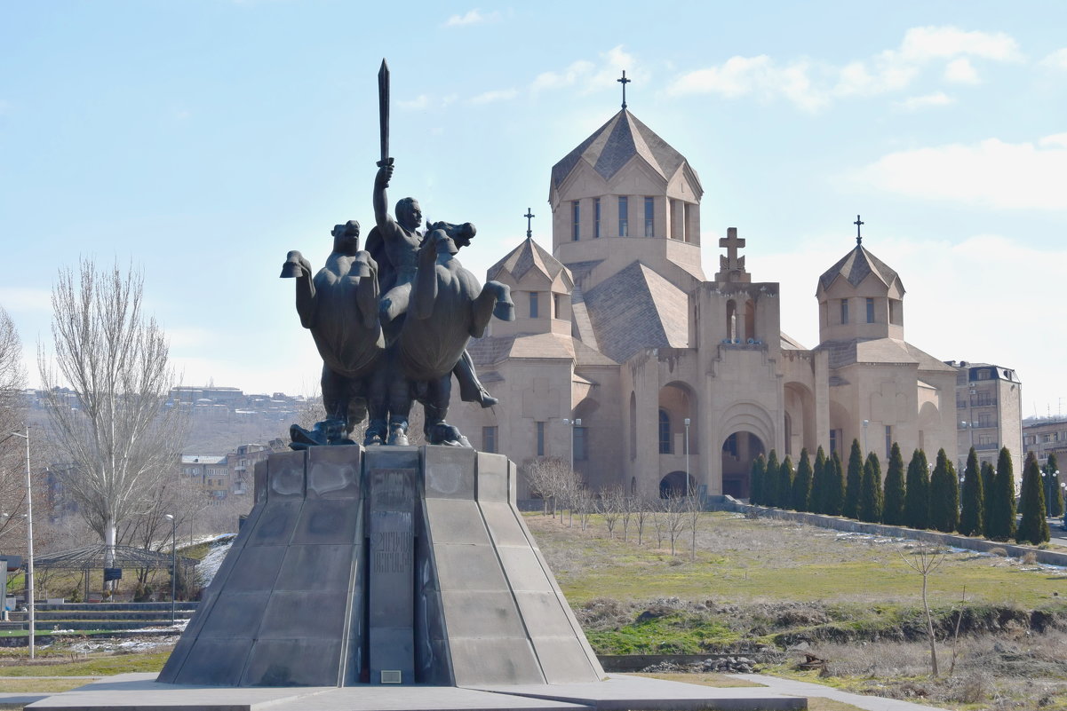 Армения.Ереван.Памятник Андранику Зоравару - Galina Leskova