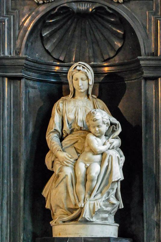 Церковь Богоматери в Брюгге. “Мадонна с младенцем”  Микеланджело. - Надежда Лаптева