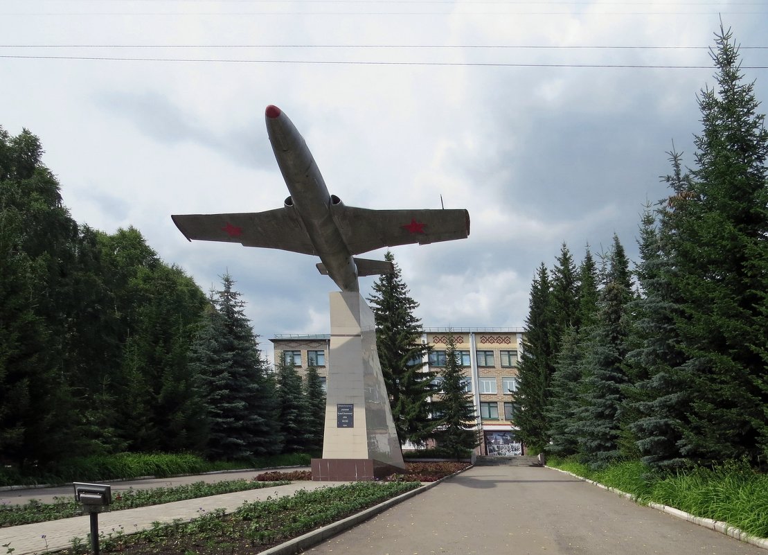 Памятник лётчикам - Вера Щукина