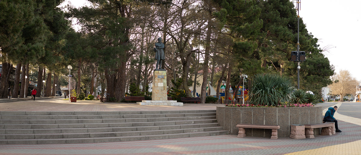 Геленджик. Памятник М.Ю. Лермонтову - Pavel Bamboleo