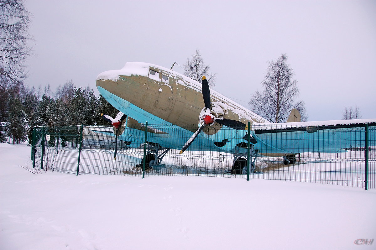 Ладожское озеро (Осиновец). ЛИ-2 в музее Дорога Жизни - Сергей Никитин