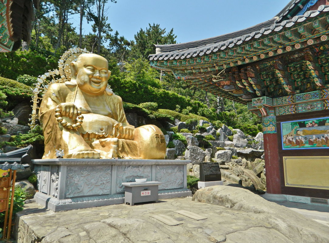 Статуя Будды в храме Хедон Йонгун - Андрей K.