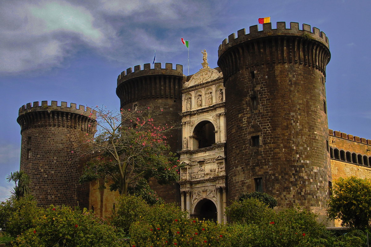 Castello Nuovo Napoli главный вход - M Marikfoto