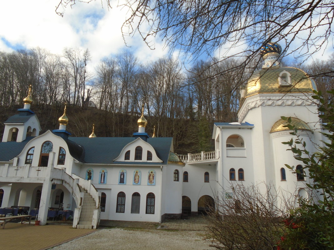 женский монастырь - ольга хакимова