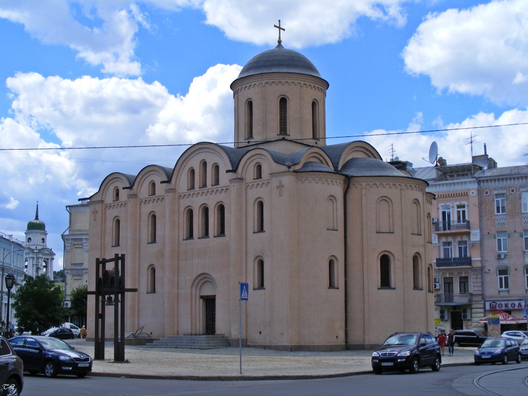 Церковь Святой Богородицы Пирогощи - Татьяна Ларионова