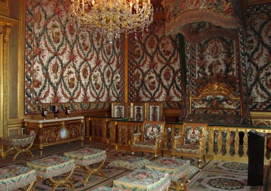Спальня последней императрицы Франции -  Евгении Марии Игнасии и еще пяток имен - Гала 