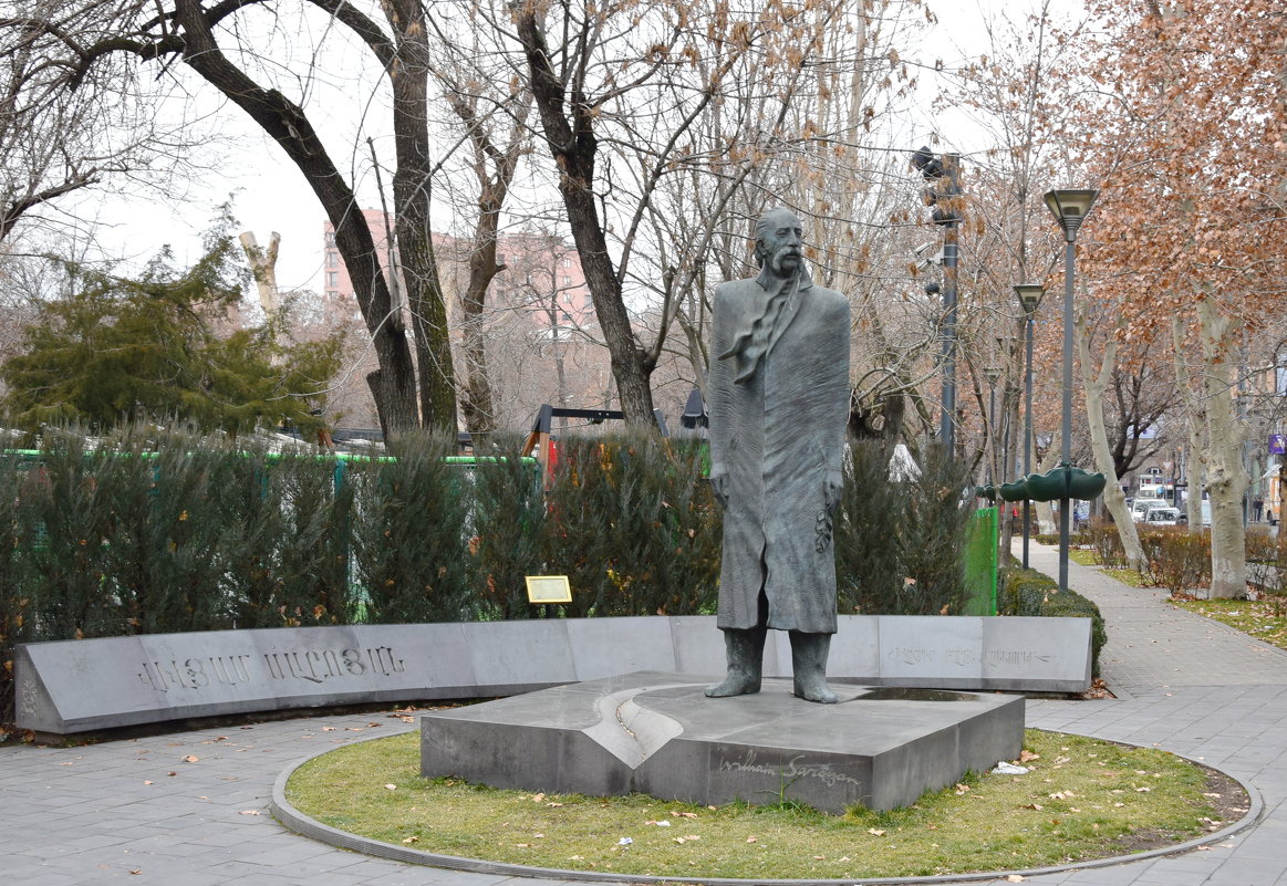 Армения. Ереван. Памятник Уильяму Сарояну - Galina Leskova