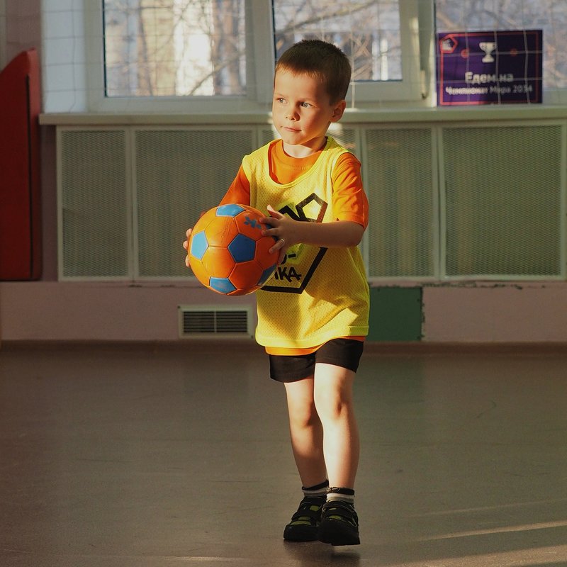 Мальчик с мячом - Евгений Седов