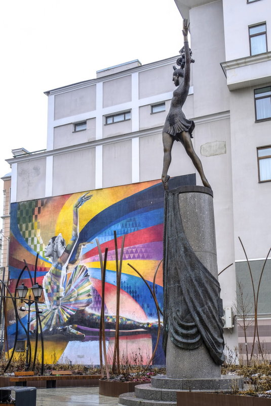 картина и скульптура Май Плисецкой - Георгий А